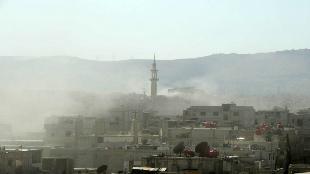 تصاعد الدخان بعد هجوم للحكومة السورية على الغوطة الشرقية. (أ ف ب)