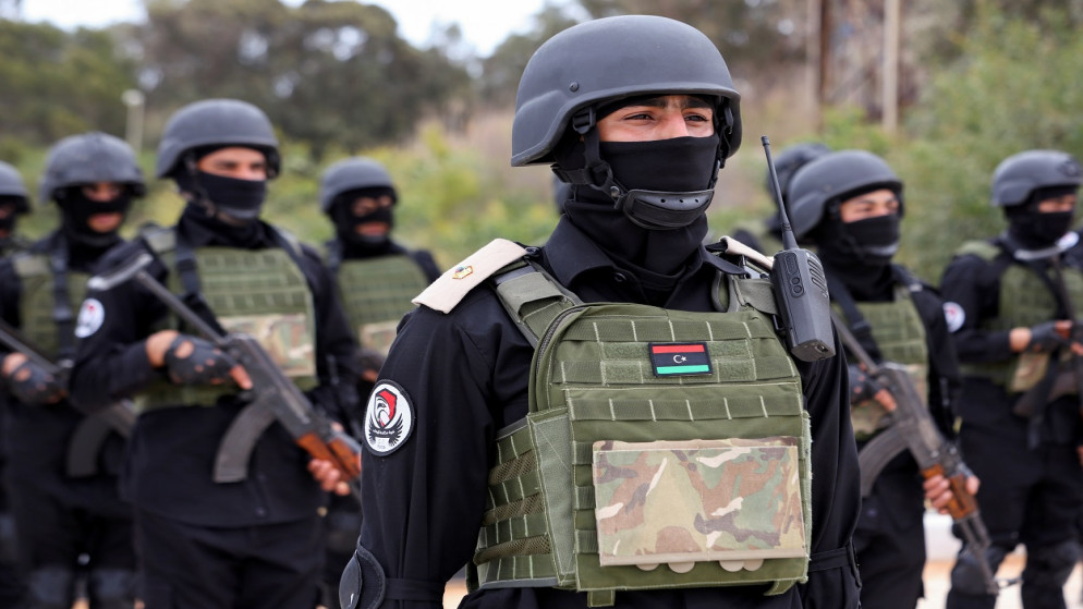 عناصر من قوات الأمن التي دربها الجيش التركي يشاركون في حفل تخرج في الخمس بليبيا، 8 أبريل 2021. (رويترز)