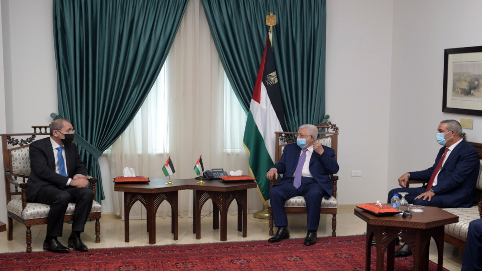 لقاء نائب رئيس الوزراء وزير الخارجية وشؤون المغتربين، أيمن الصفدي مع الرئيس الفلسطيني محمود عباس. (وفا)