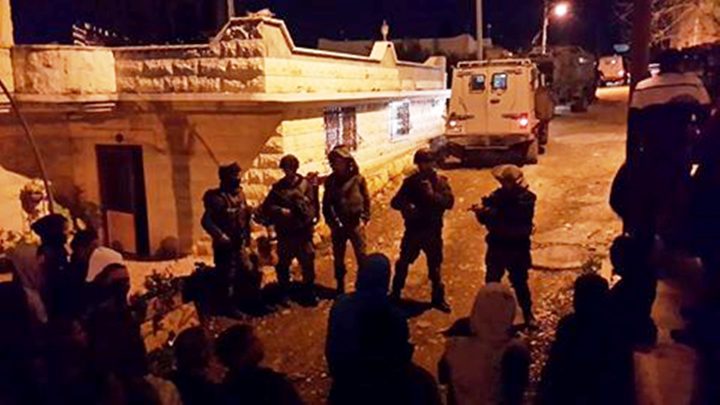 قوات الاحتلال الإسرائيلي خلال تواجدها في حي الشيخ جراح في القدس المحتلة. (وفا)