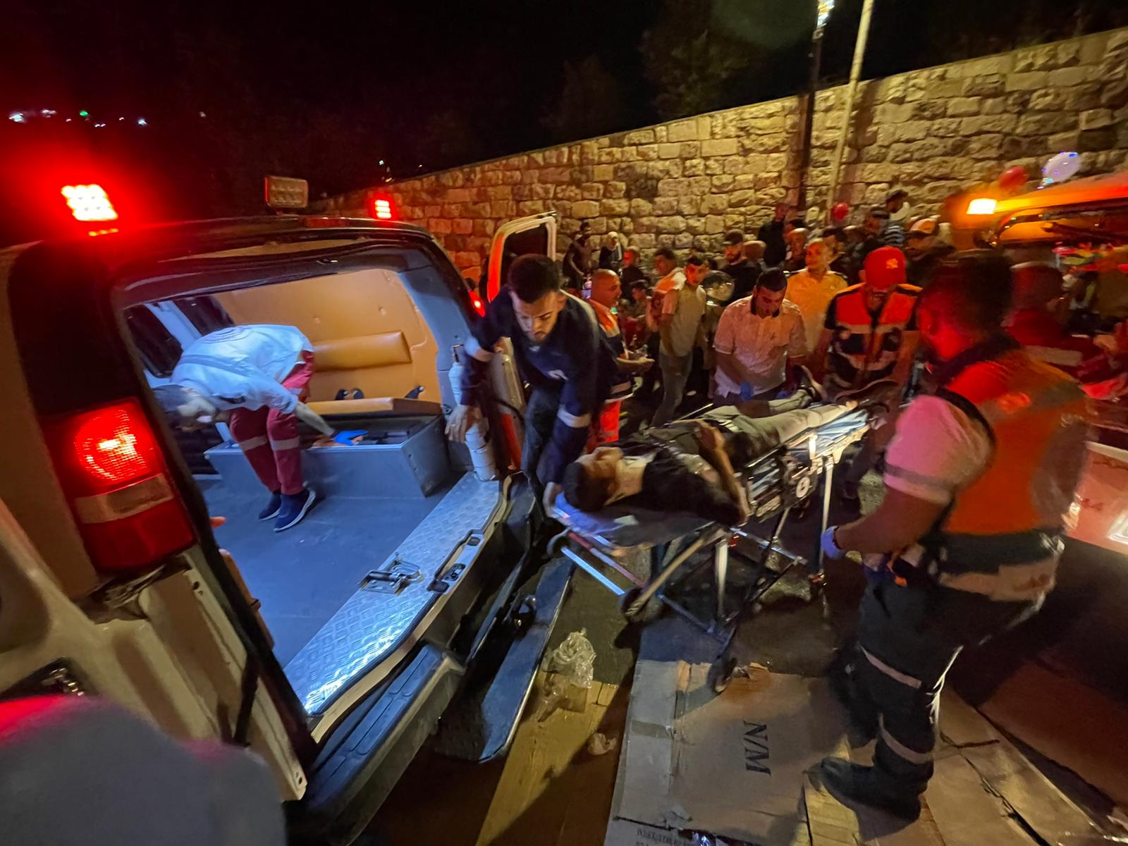نقل 83 إصابة إلى مستشفيات في القدس والباقي تم علاجها ميدانيا. (الهلال الأحمر الفلسطيني)