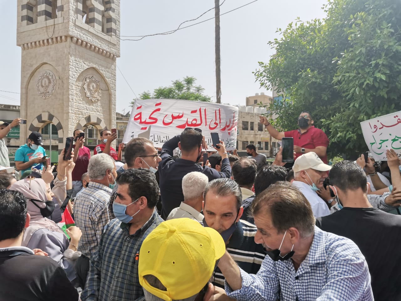 وقفة احتجاجية وسط مدينة إربد تنديدا بالاعتداءات الإسرائيلية على القدس. (المملكة)