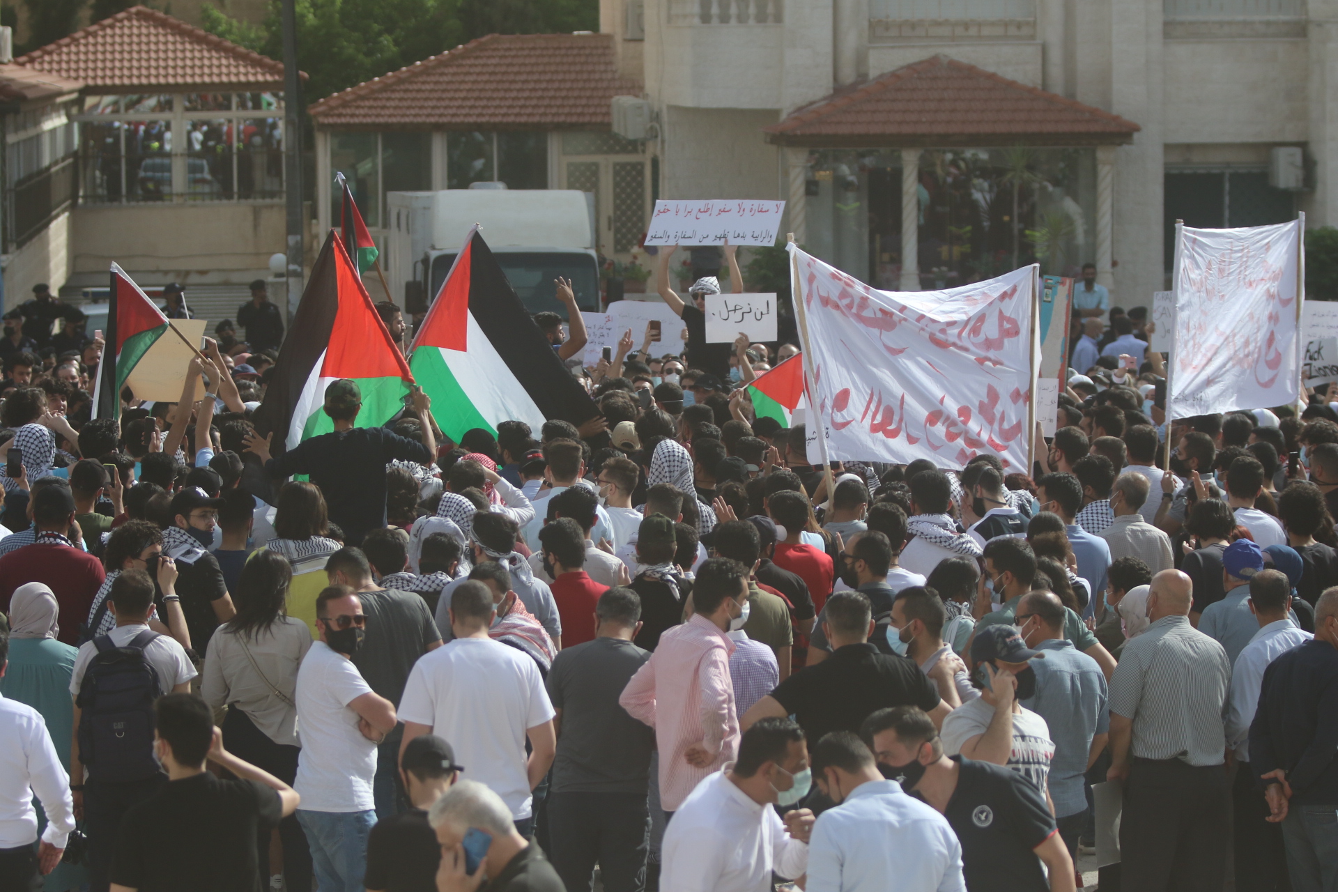 وقفة احتجاجية أمام مسجد الكالوتي في الرابية في عمّان تنديدا بالاعتداءات الإسرائيلية على القدس. (صلاح ملكاوي/ المملكة)