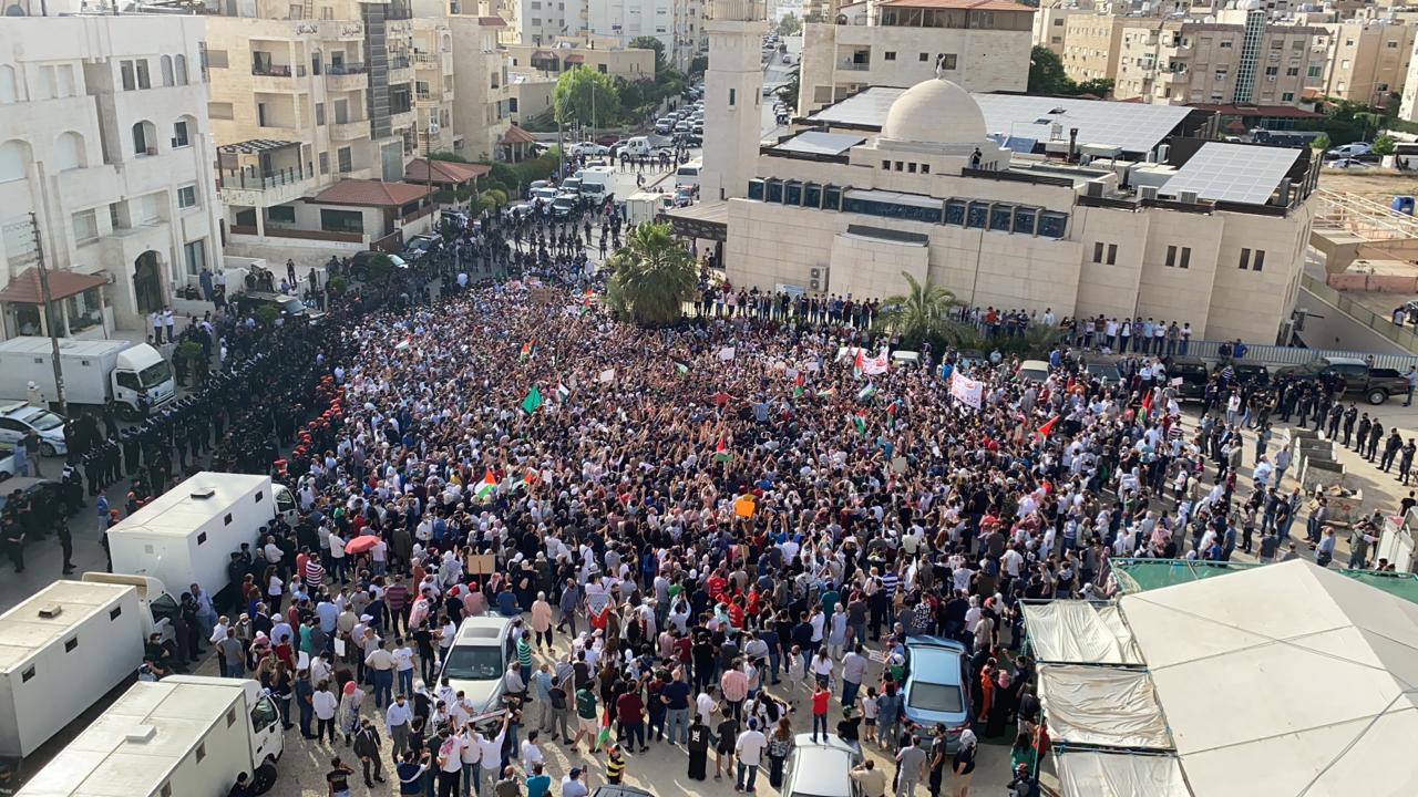 وقفة احتجاجية أمام مسجد الكالوتي في الرابية في عمّان تنديدا بالاعتداءات الإسرائيلية على القدس. (يحيى كناكرية/ المملكة)