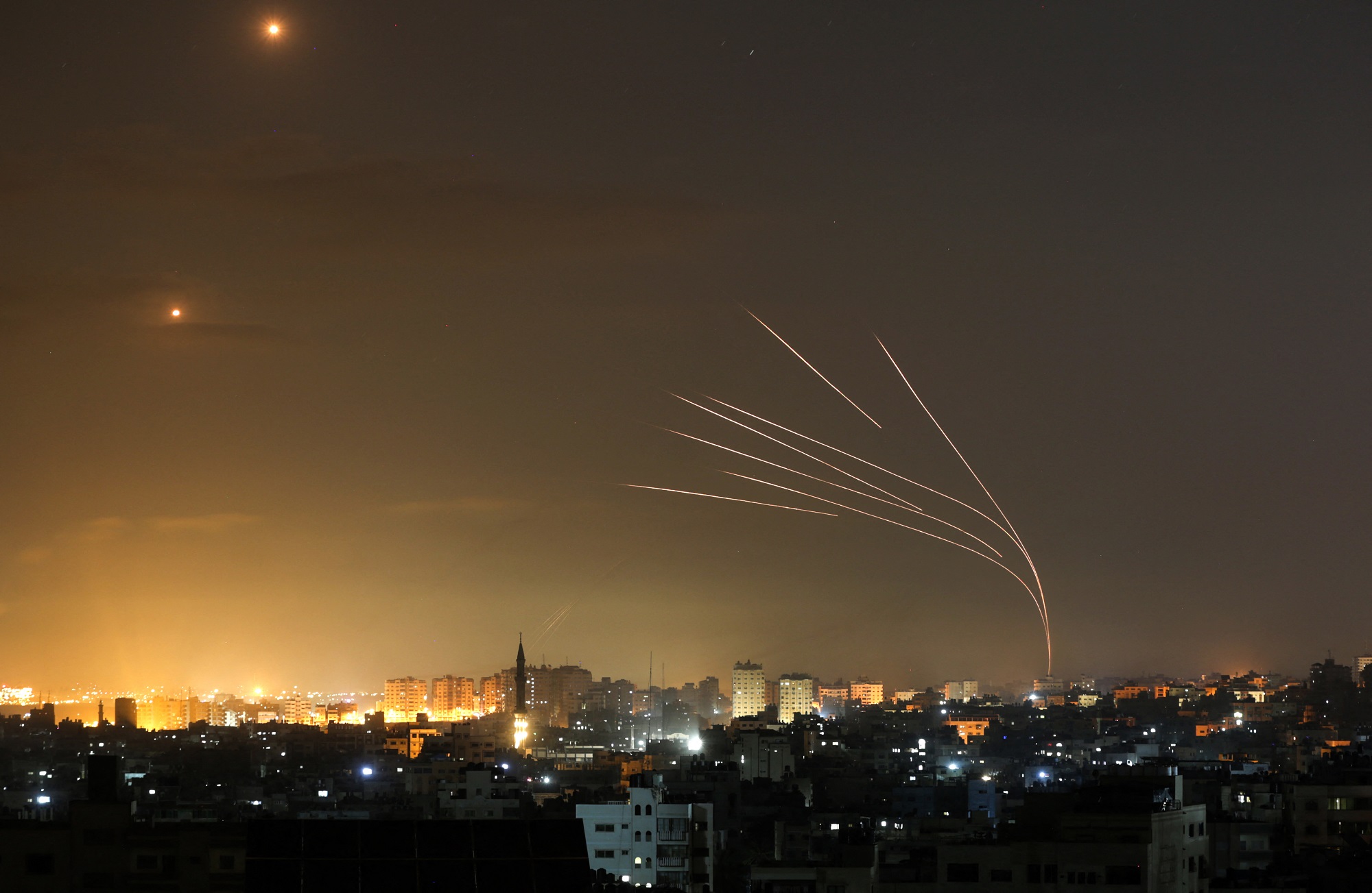 سرايا القدس قصفت موقعا عسكريا إسرائيليا شرق غزة بعدد من قذائف الهاون الثقيل. 14 أيار/مايو 2021. (أ ف ب)