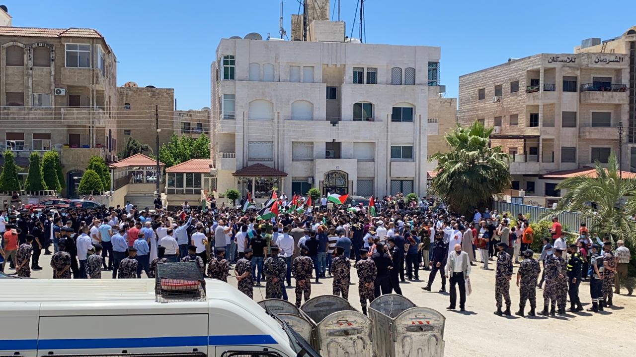 وقفة تضامنية في ساحة مسجد الكالوتي بالقرب من السفارة الإسرائيلية.