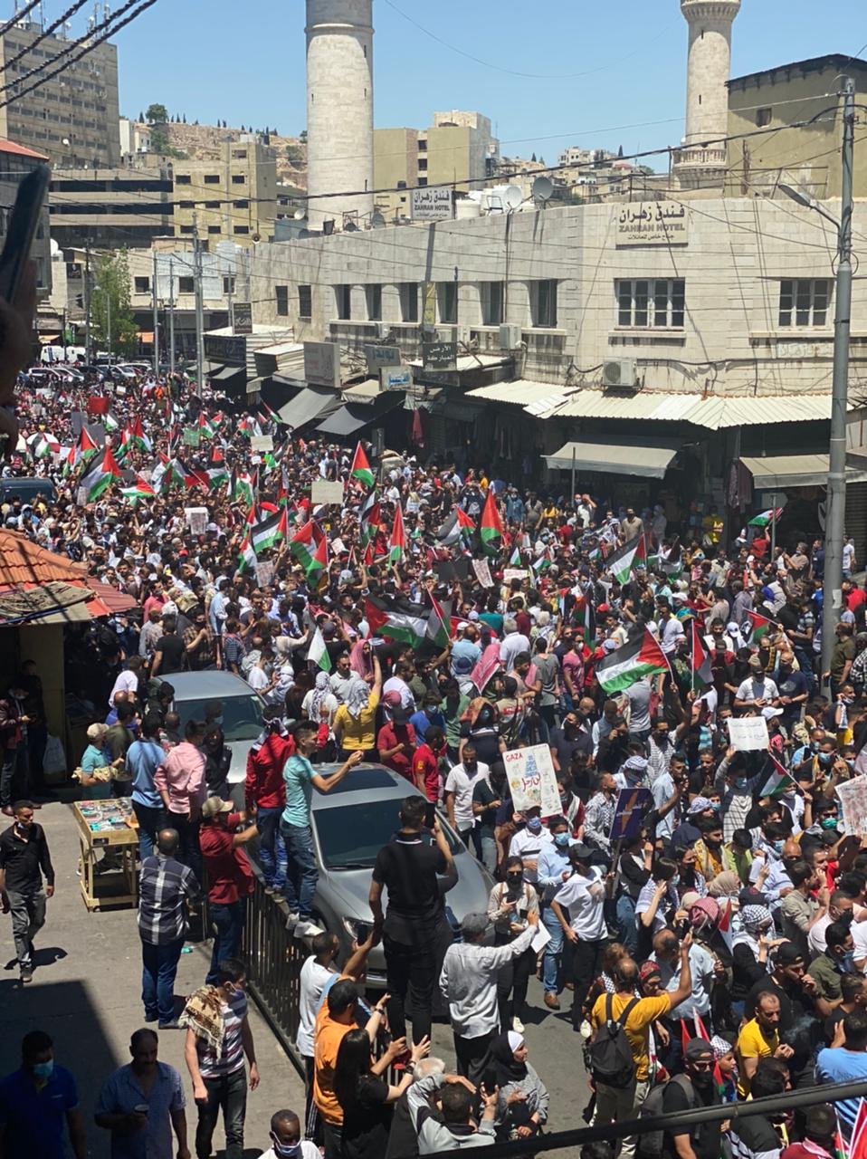 مسيرة تضامنية أمام المسجد الحسيني في منطقة وسط البلد بعد العدوان الإسرائيلي على الشعب الفلسطيني