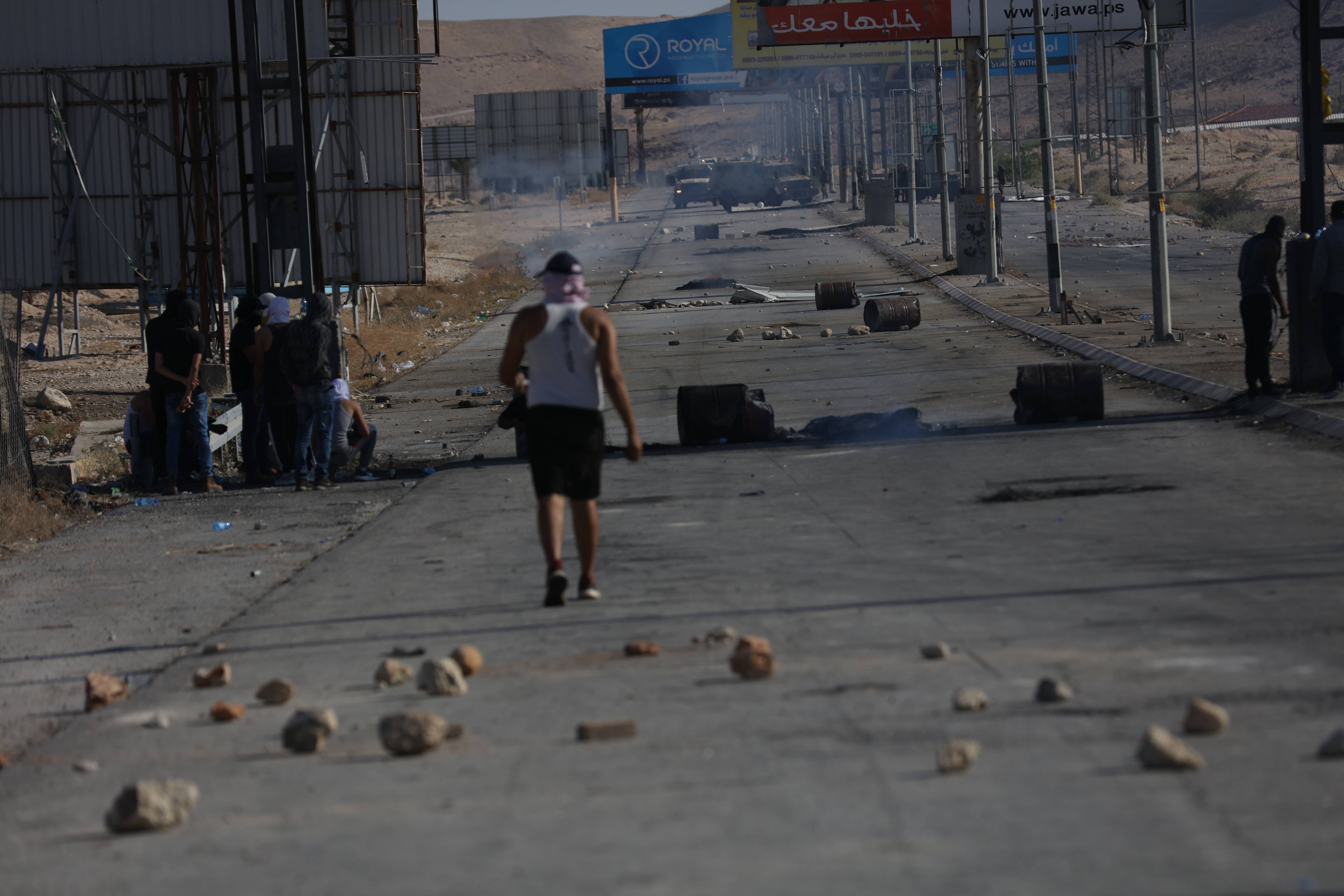 مواجهات بين فلسطينيين وقوات الاحتلال الإسرائيلي على مدخل أريحا الجنوبي 14/05/202 (وفا)