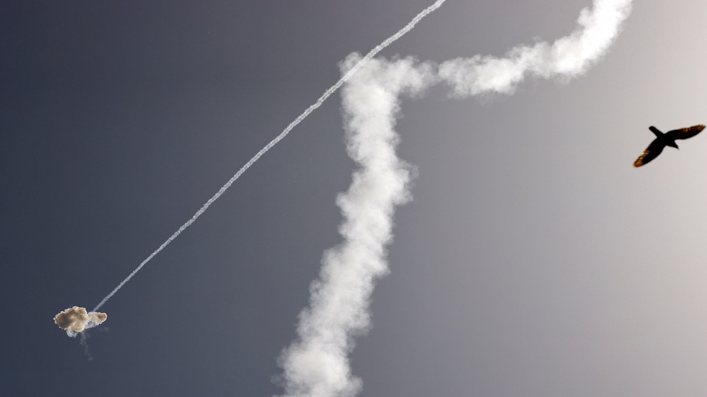يعترض نظام القبة الحديدية للدفاع الجوي الإسرائيلي صاروخًا أُطلق من قطاع غزة. 12 مايو/أيار 2021. (أ ف ب)