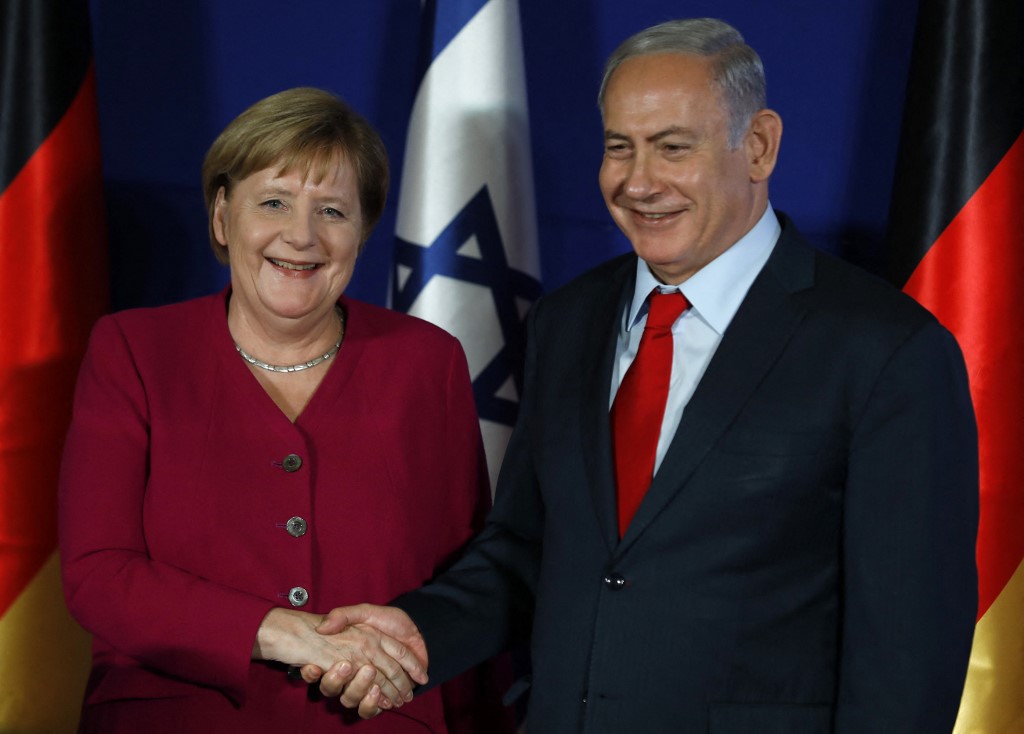 المستشارة الألمانية أنغيلا ميركل ورئيس الوزراء الإسرائيلي بنيامين نتنياهو في القدس المحتلة، 4 تشرين الأول/أكتوبر 2018. (أ ف ب)