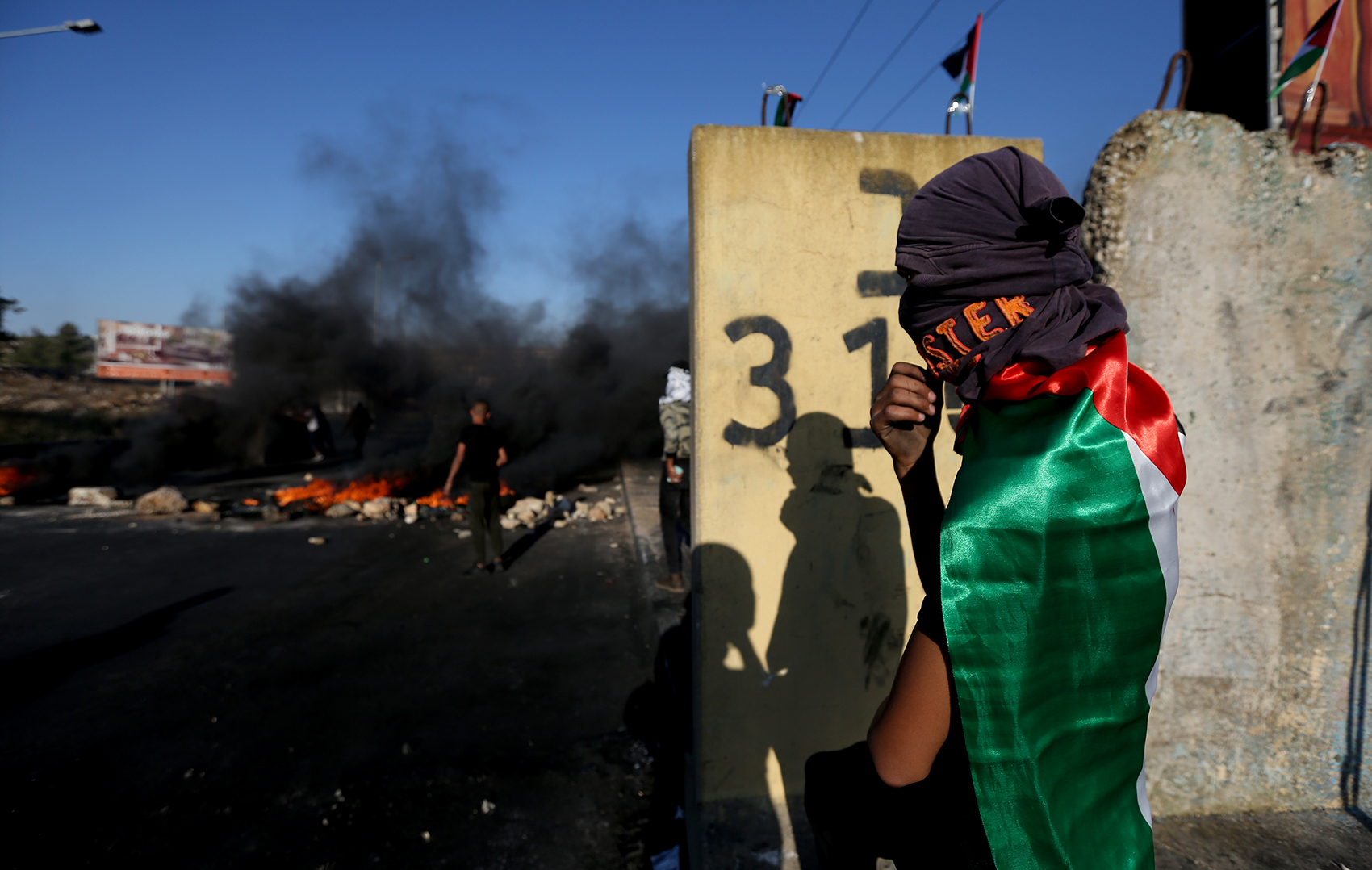 مواجهات بين فلسطينيين وقوات الاحتلال الإسرائيلي في الضفة الغربية المحتلة، 17/5/2021. (وفا/حمزة شلش)