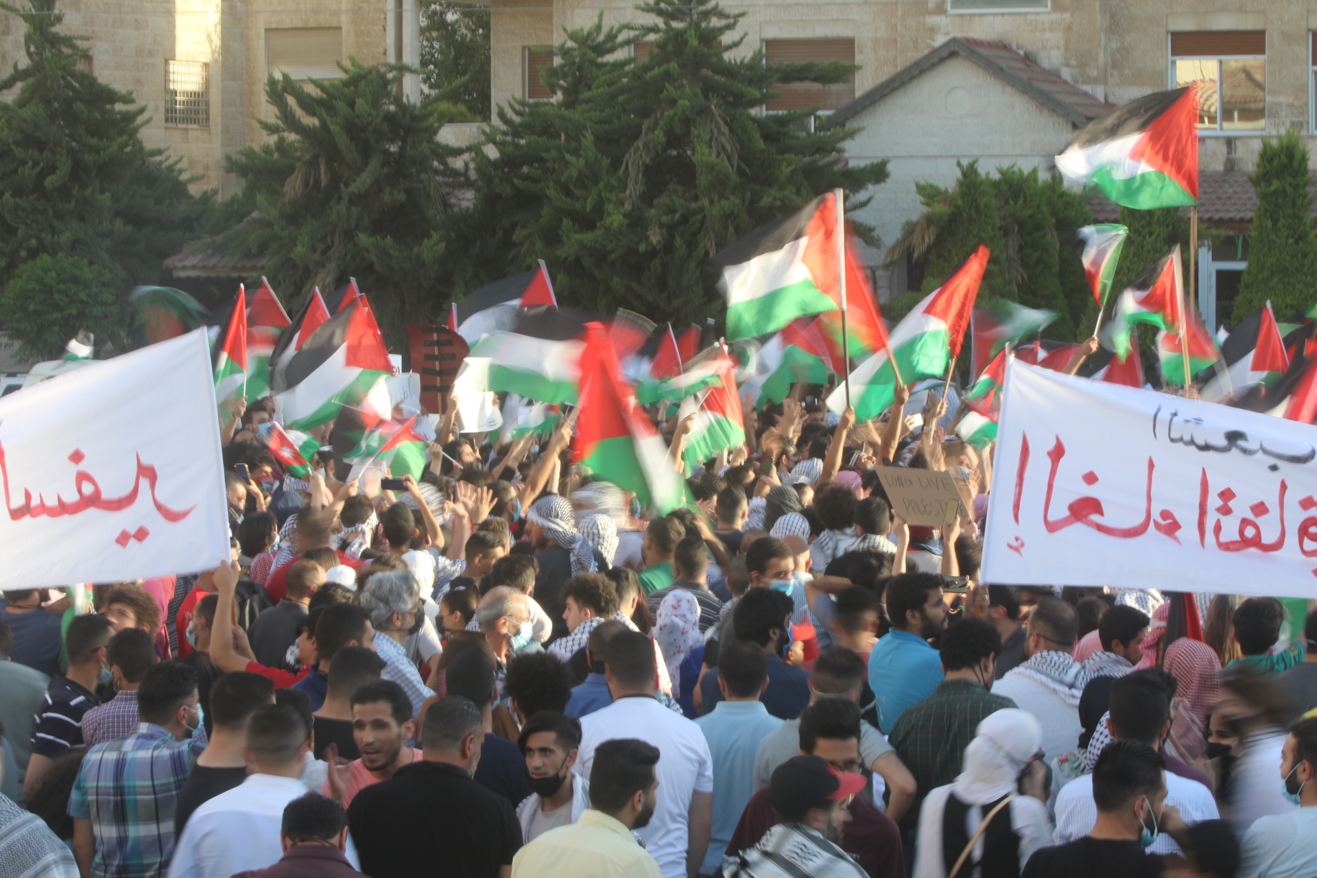 وقفة تضامنية مع الشعب الفلسطيني في عمان بالقرب من مسجد الكالوتي. 16/5/2021.(صلاح ملكاوي/المملكة)