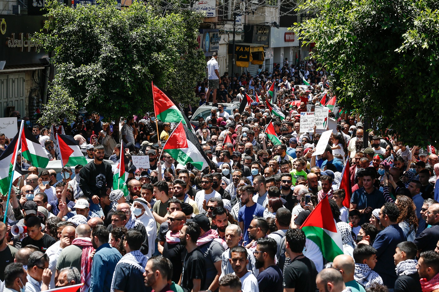 مسيرة جماهيرية منددة بالعدوان الإسرائيلي على الأراضي الفلسطينية في رام الله. 18/05/2021. (بهاء نصر/وفا)
