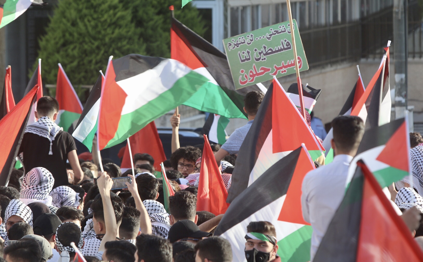 جانب من الاعتصام التضامي مع الفلسطينيين في ساحة مسجد الكالوتي، 16 أيار/مايو 2021. (صلاح ملكاوي / المملكة)
