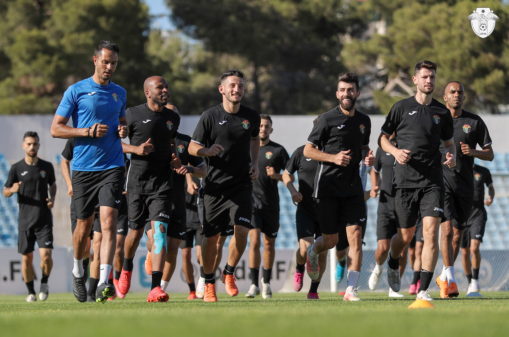 تدريبات المنتخب الوطني لكرة القدم في عمّان استعدادا للدخول في معسكر تدريبي في دبي مساء الأربعاء. (اتحاد كرة القدم)