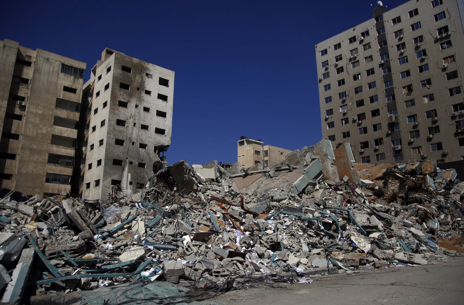 آثار الدمار الذي خلفه قصف الاحتلال الإسرائيلي لمنازل وممتلكات فلسطينيين. 19/05/2021. (حاتم موسى/ وفا)