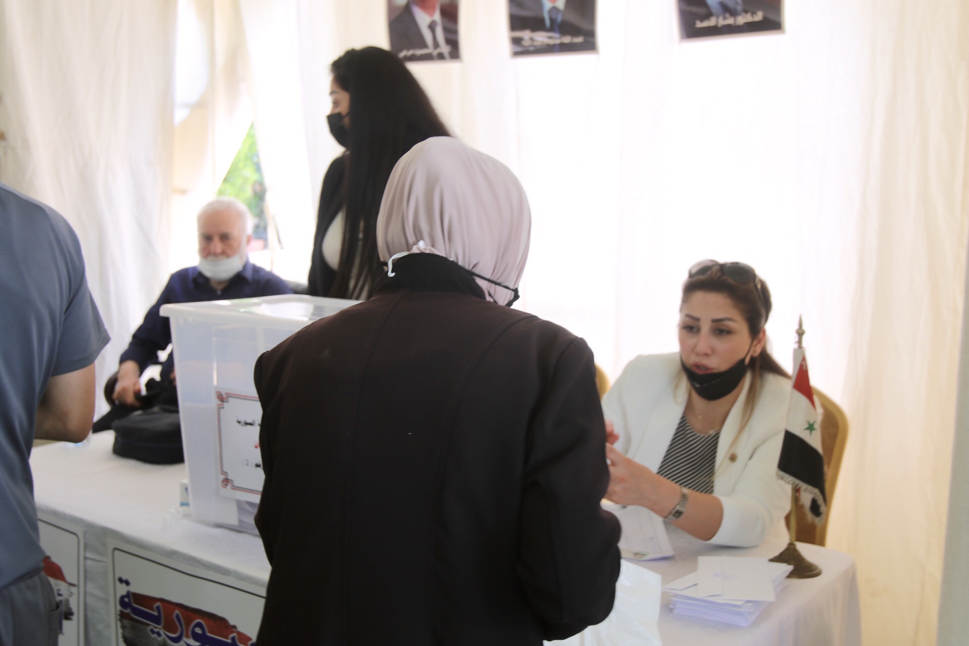 عملية الاقتراع للانتخابات الرئاسية السورية في السفارة السورية في عمّان. (صلاح ملكاوي/ المملكة)