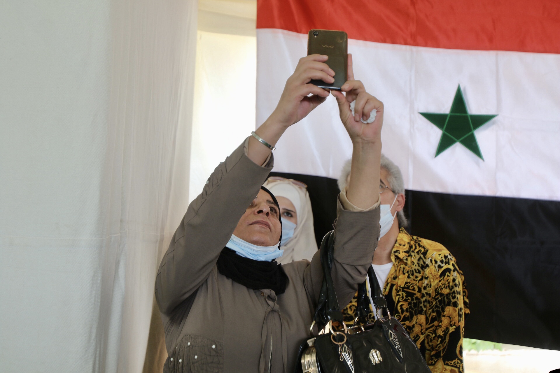 عملية الاقتراع للانتخابات الرئاسية السورية في السفارة السورية في عمّان. (صلاح ملكاوي/ المملكة)