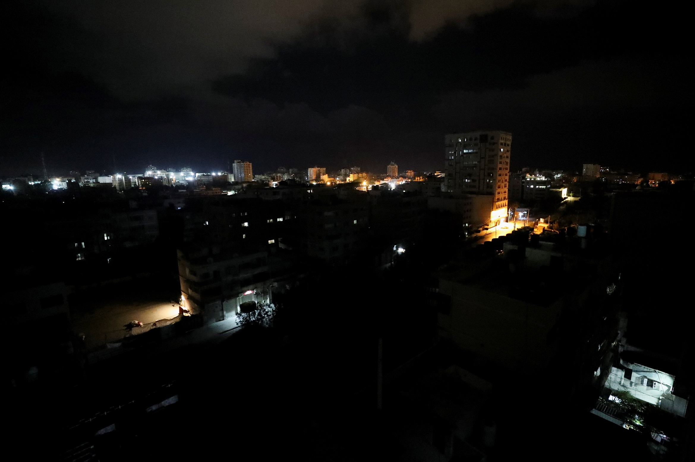 مدينة غزة قبل بدء وقف إطلاق النار في القطاع، 20 أيار/مايو 2021. (محمد سالم/رويترز)