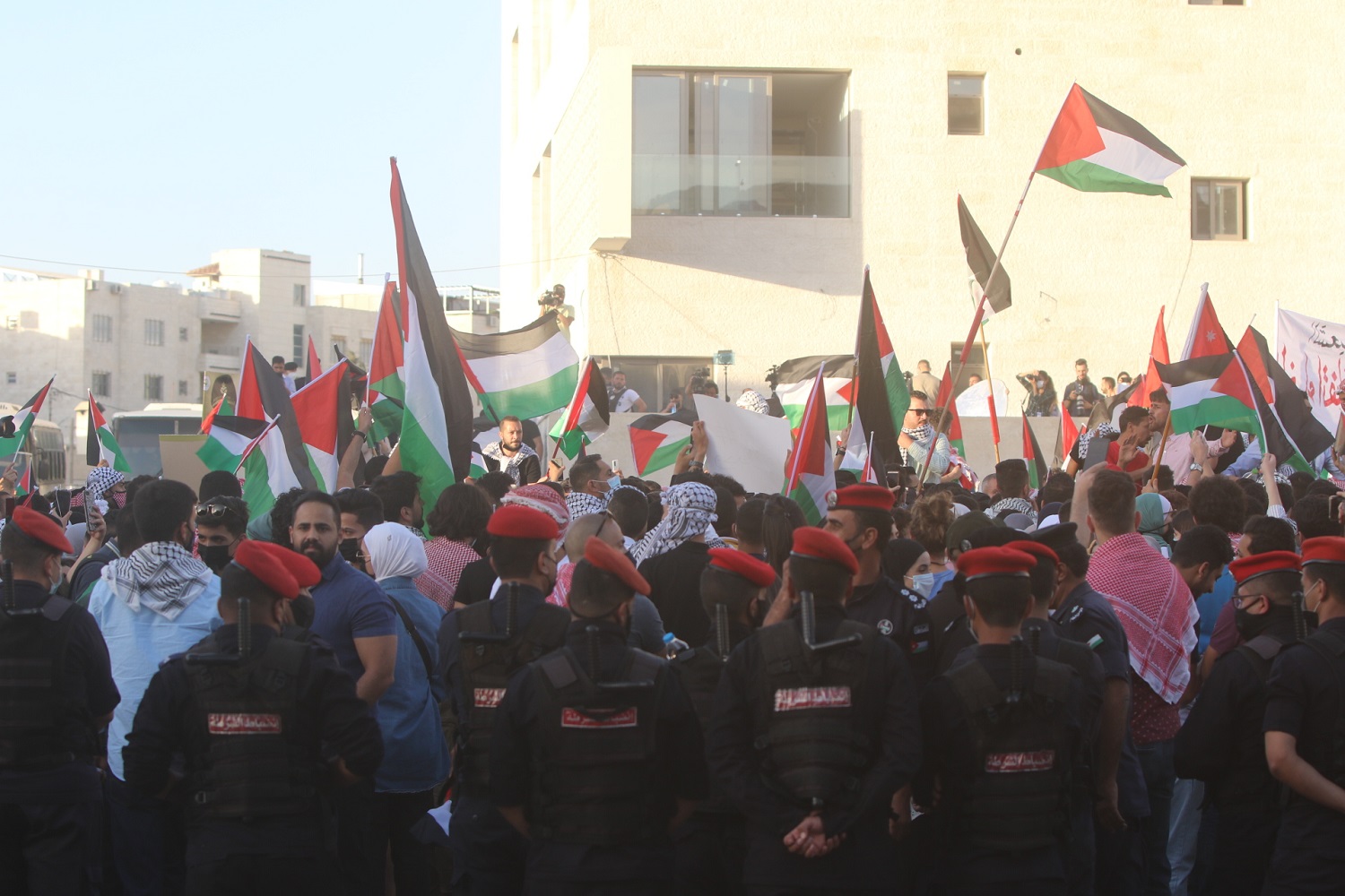 مسيرة تضامنية مع الشعب الفلسطيني في محيط المسجد الكالوتي في العاصمة عمّان. 16/5/2021.(صلاح ملكاوي/المملكة)