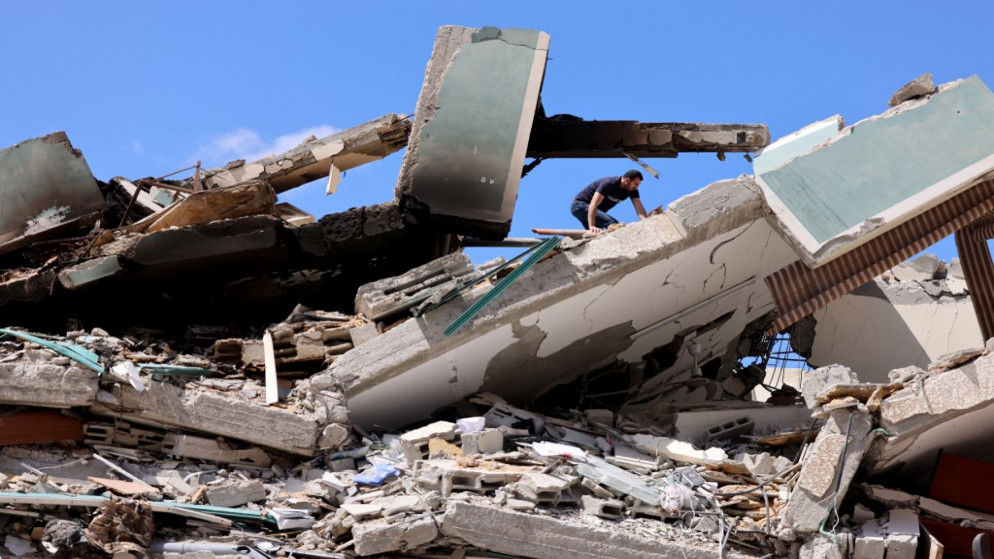 تدمير مبانٍ في قطاع غزة جراء العدوان الإسرائيلي. (أ ف ب)