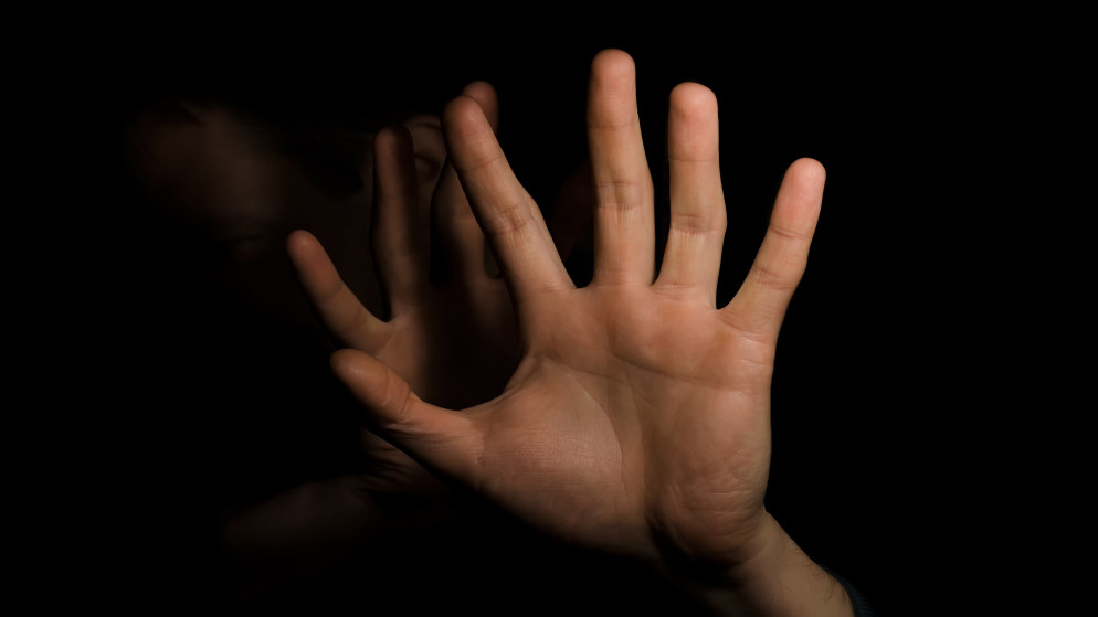 وزارة التنمية الاجتماعية: أكثر حالات العنف الجسدي والعنف النفسي كان المتسبب فيها الزوج بنسبة 64.4% من مجموع حالات العنف الجسدي. (shutterstock)