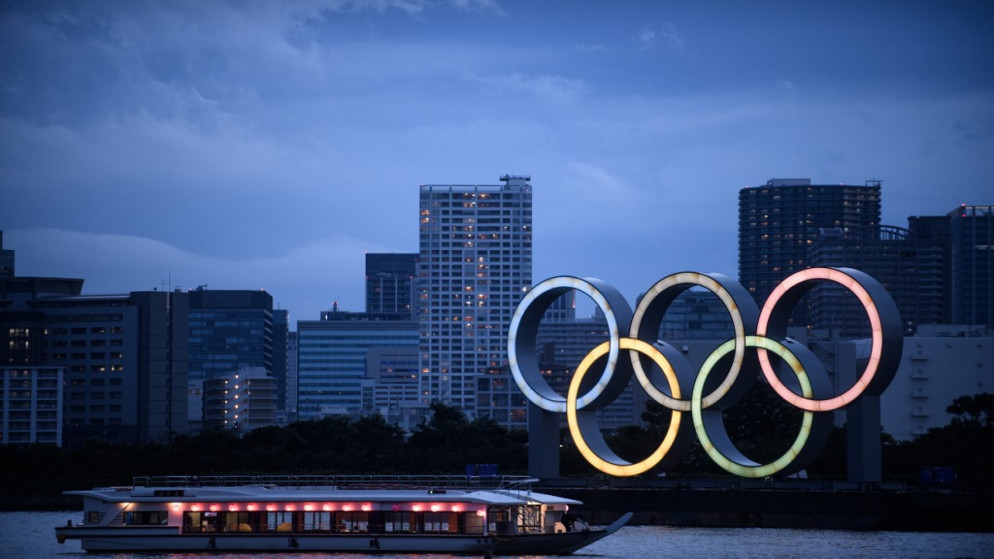 الشعار الأولمبي كما يظهر في العاصمة اليابانية طوكيو، 12 تموز/يوليو 2020. (رويترز)