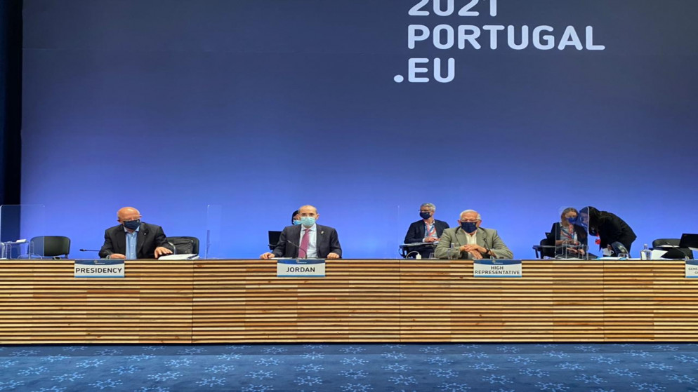 نائب رئيس الوزراء وزير الخارجية وشؤون المغتربين، أيمن الصفدي، خلال مشاركته في اجتماع وزراء خارجية الاتحاد الأوروبي في لشبونة. (وزارة الخارجية)