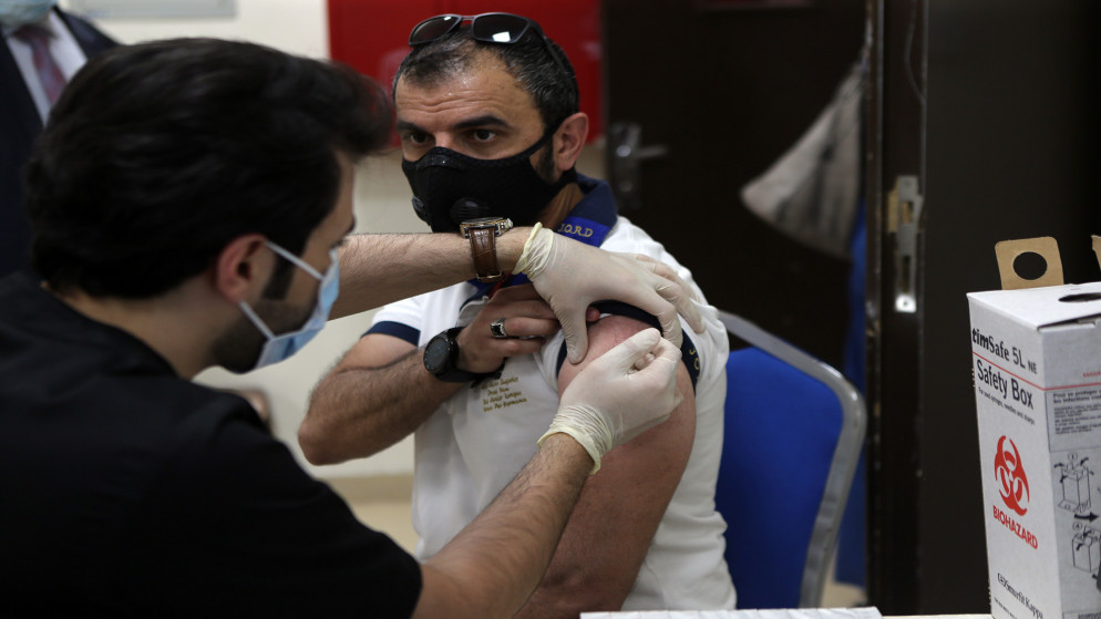 صورة توضيحية لحملة تطعيم ضد فيروس كورونا المستجد للمعلمين في عمّان. (صلاح ملكاوي/ المملكة)