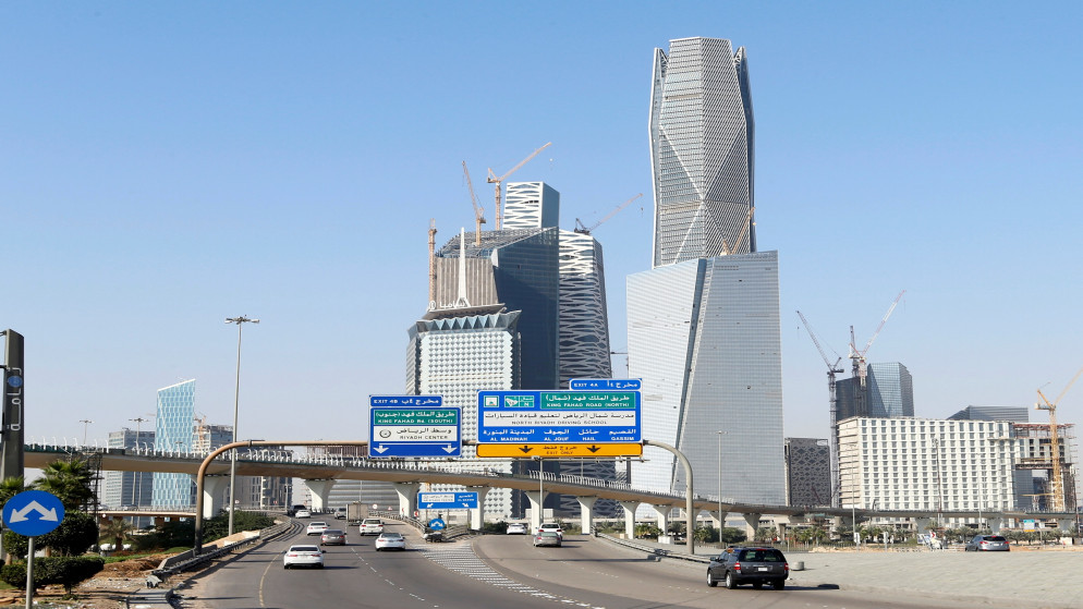 سيارات قرب مركز الملك عبد الله المالي في العاصمة السعودية الرياض، 18 كانون الأول/ديسمبر 2018. (رويترز)