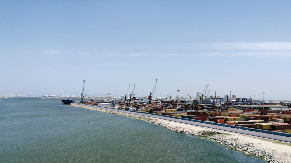 منظر عام يظهر ميناء تجاري في تونس العاصمة، 24 أيار/مايو 2021. (رويترز)