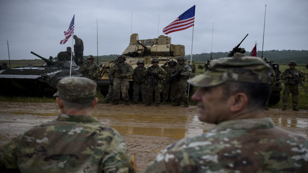 جنود من الجيش الأميركي يقفون في تشكيل خلال مناورة تدريب تكتيكية عسكرية مشتركة "البلقان الحارس 21" مع جيشي بلغاريا وجورجيا في أرض نوفو سيلو، 31 أيار/مايو 2021. (أ ف ب)