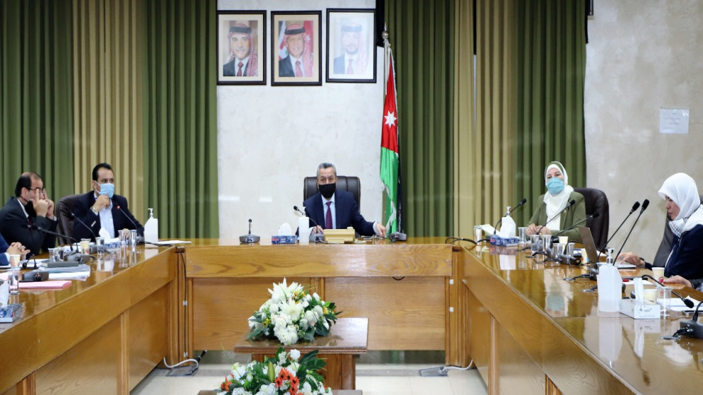 ترؤس وزير التربية والتعليم محمد أبو قديس اجتماع لجنة التخطيط المركزية. (بترا)