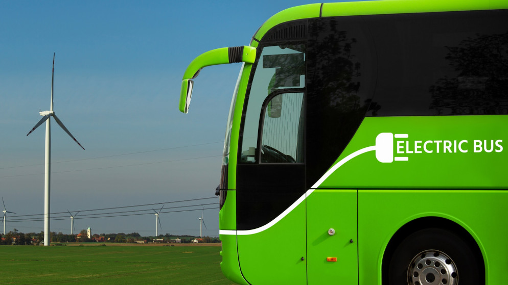 البنك الأوروبي وافق على تمويل شراء 151 حافلة، منها 15 حافلة كهربائية في عمّان تمتاز بأنها عديمة انبعاثات عوادم المركبات. (shutterstock)