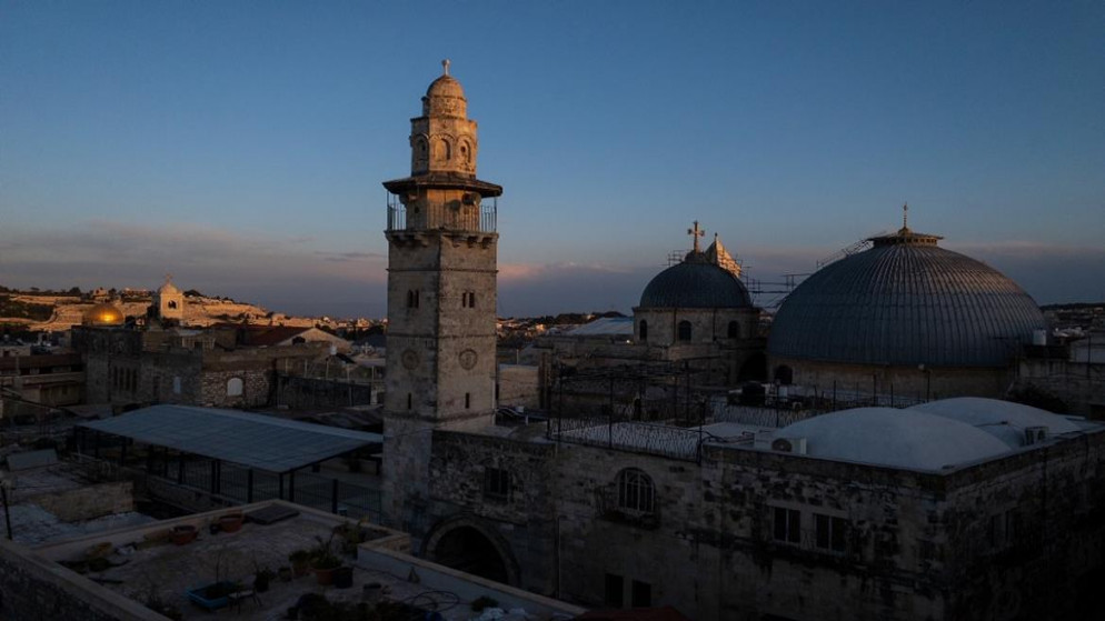 منظر عام للبلدة القديمة تظهر فيه كنيسة القيامة، وقبة الصخره في القدس المحتلة. 27/02/2021. (عفيف عميرة/ وفا)