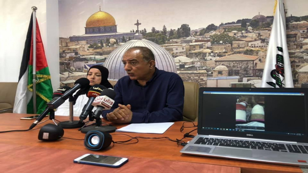 مسؤول لجنة الحريات في نقابة الصحفيين الفلسطينيين محمد اللحام خلال مؤتمر صحفي عقد الثلاثاء، في مدينة رام الله. (وفا)