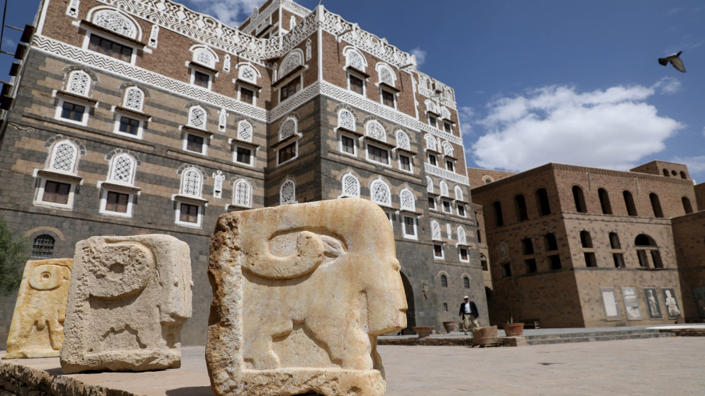 تماثيل في ساحة المتحف الوطني في صنعاء ، اليمن ، 2 يونيو / حزيران 2021.(رويترز)
