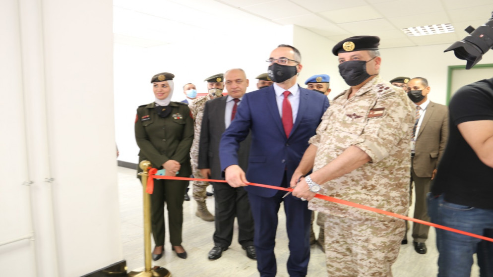 جانب من افتتاح مكتب ركن البعثات العسكرية (المكرمة الملكية السامية) في حرم جامعة الحسين التقنية. (بترا)