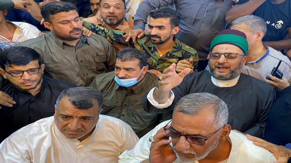 القيادي في الحشد الشعبي العراقي قاسم مصلح بعيد إطلاق سراحه في كربلاء في العراق. (رويترز)
