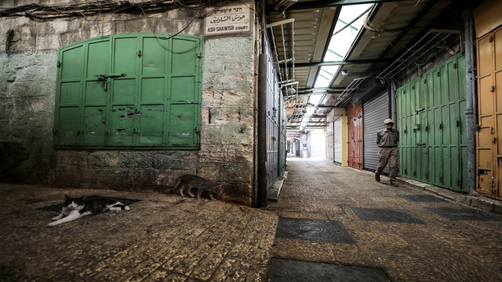 زقاق في سوق في البلدة القديمة في القدس المحتلة، 18 أيار/مايو 2021. (رويترز)