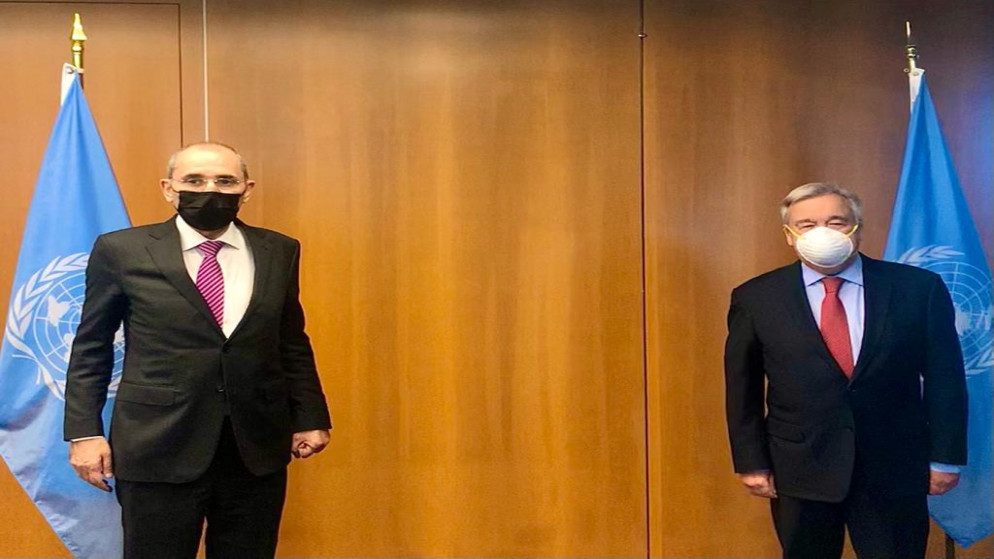 الأمين العام للأمم المتحدة أنطونيو غوتيريش ونائب رئيس الوزراء وزير الخارجية وشؤون المغتربين أيمن الصفدي. (وزارة الخارجية)