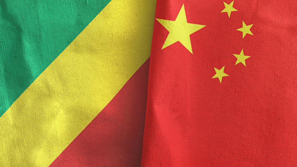 علما الصين (يمين) والكونغو. (shutterstock)