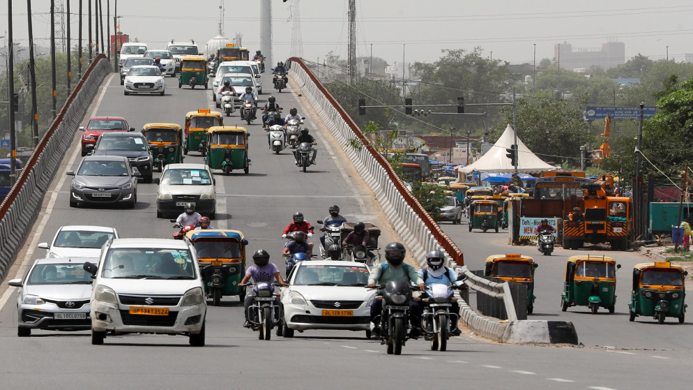 طريق مزدحم في الهند. (رويترز)