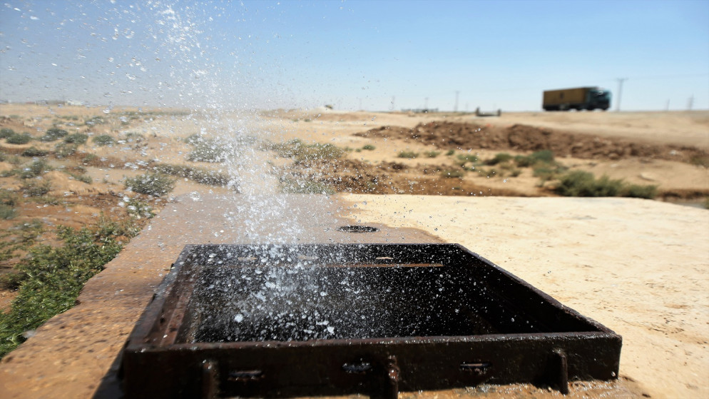 صورة توضيحية لتسرب مياه من خزان أرضي في الأردن. (صلاح ملكاوي/ المملكة)