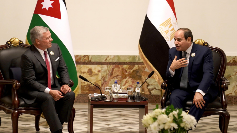 الملك يلتقي الرئيس المصري عبدالفتاح السيسي في بغداد. (الديوان الملكي الهاشمي)