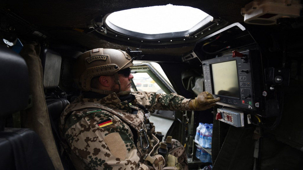 جندي ألماني يتحكم في مدفع رشاش في قاعدة الناتو العسكرية كامب مارمال في ضواحي مزار الشريف، أفغانستان، 27 نوفمبر / تشرين الثاني 2019 (أ ف ب)