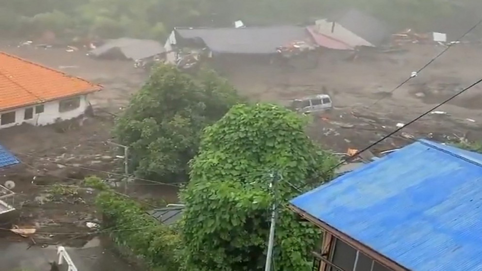 انزلاق تربة يجرف منازل في منطقة شيزوكو وسط اليابان. (أ ف ب)