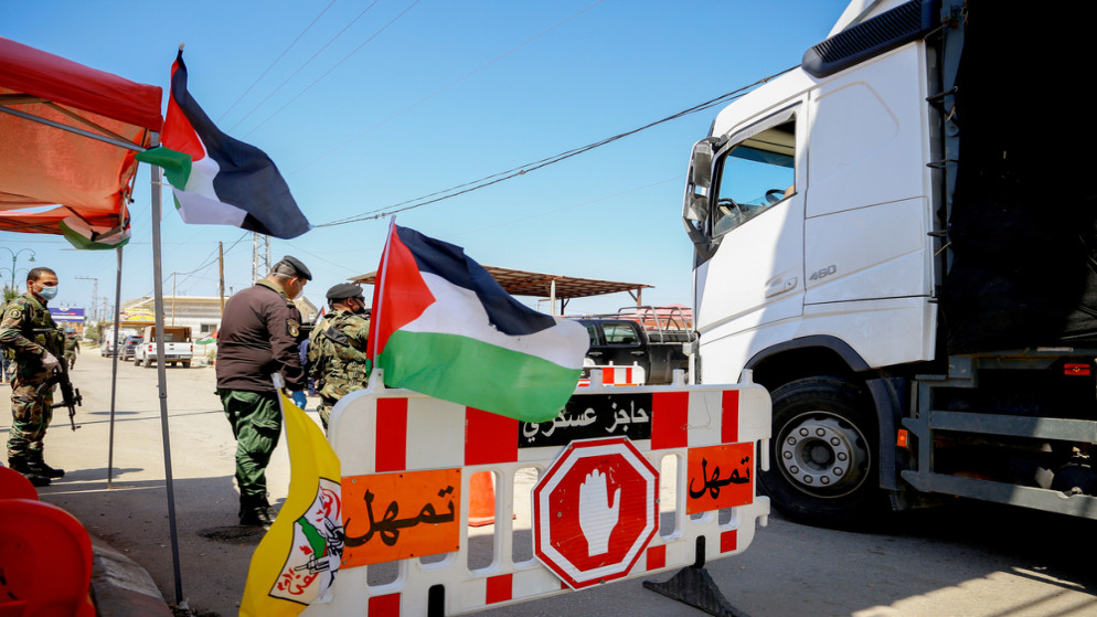 حاجز فلسطيني في الضفة الغربية خلال ازمة كورونا . 14 أبريل / نيسان 2020.(shutterstock)