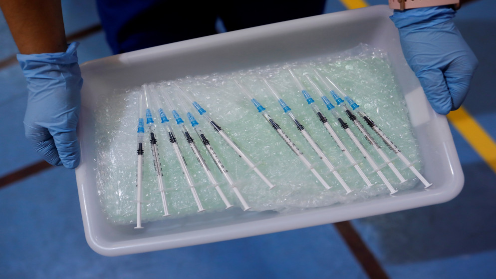 اختيار نوع اللقاح الواقي من فيروس كورونا سيُتاح في الأردن خلال الأيام المقبلة. (رويترز)