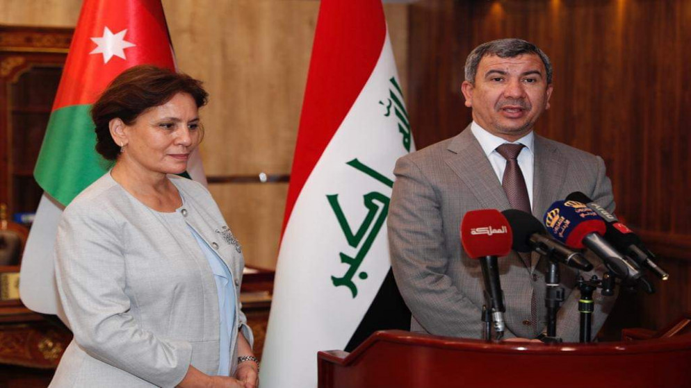 وزيرة الطاقة والثروة المعدنية هالة زواتي خلال الاجتماع مع الجانب العراقي في بغداد .(المملكة)